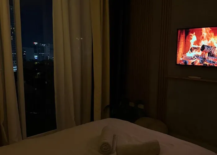 Cozy Near Business Park With View Balcony, Pool, Netflix-ready Smart Tv * Cebu