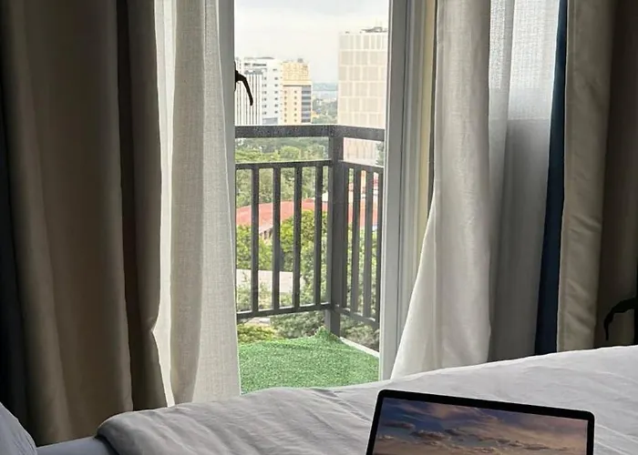 Cozy Near Business Park With View Balcony, Pool, Netflix-ready Smart Tv Cebu