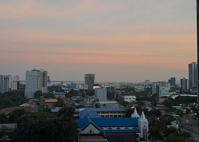 Cozy Near Business Park With View Balcony, Pool, Netflix-ready Smart Tv Leilighet *